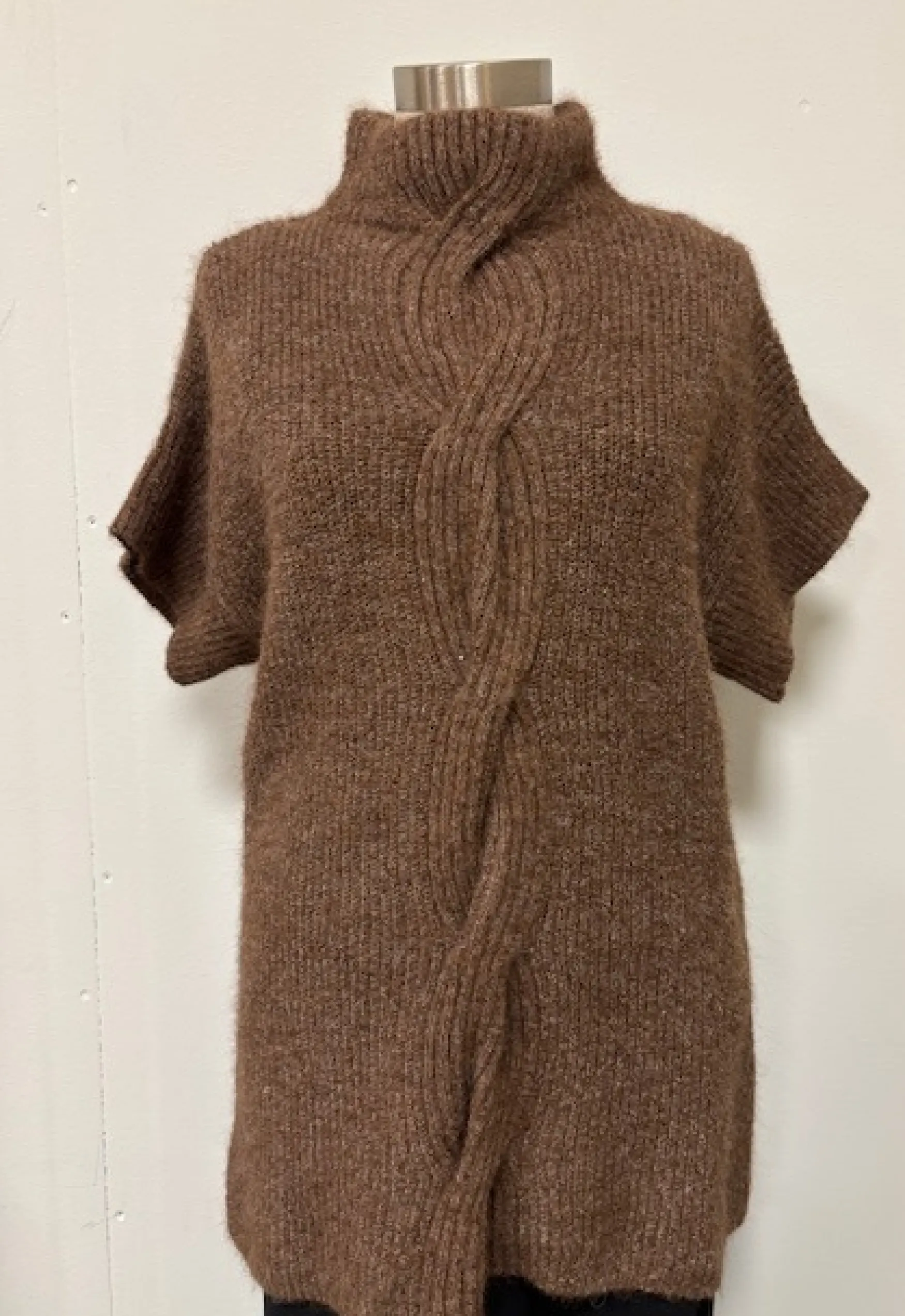 Best Gustav Annali knit cape, tortilla