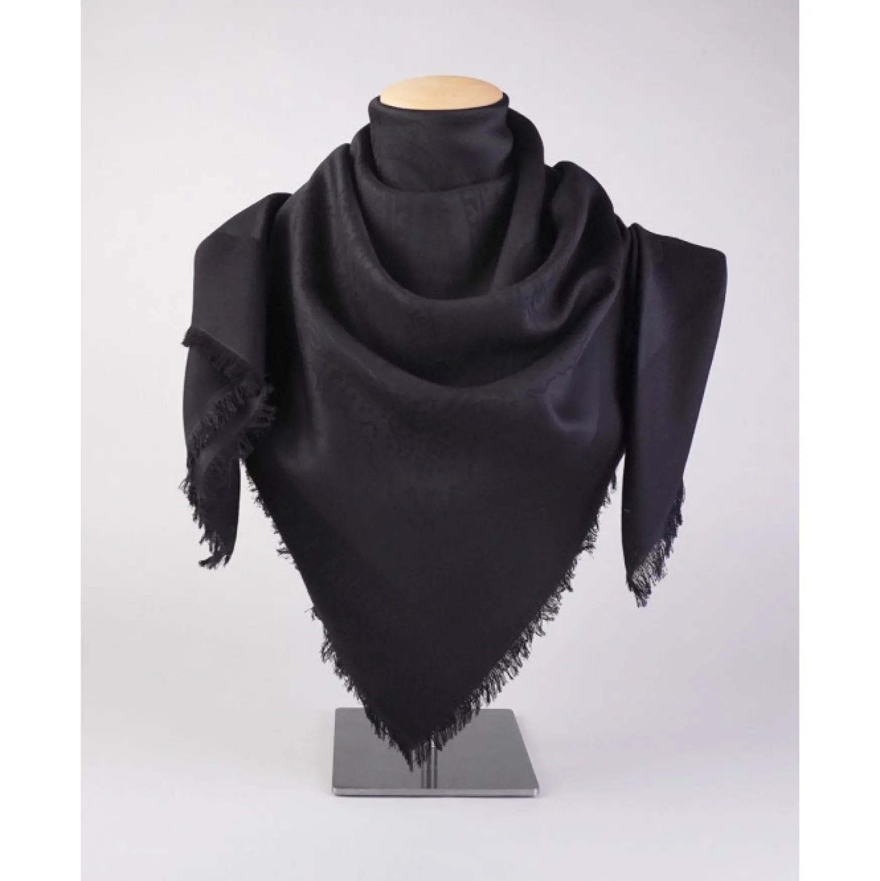 Discount Balmuir Capri 140x140, solid black