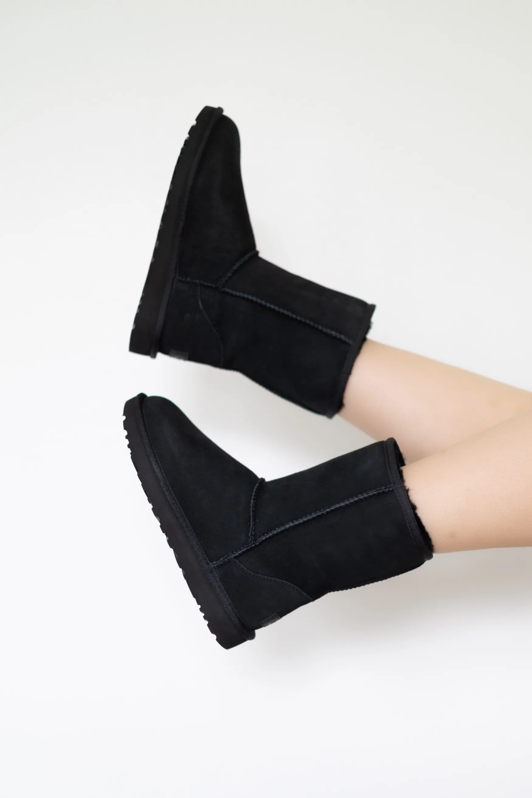 Online UGG Classic short II, black