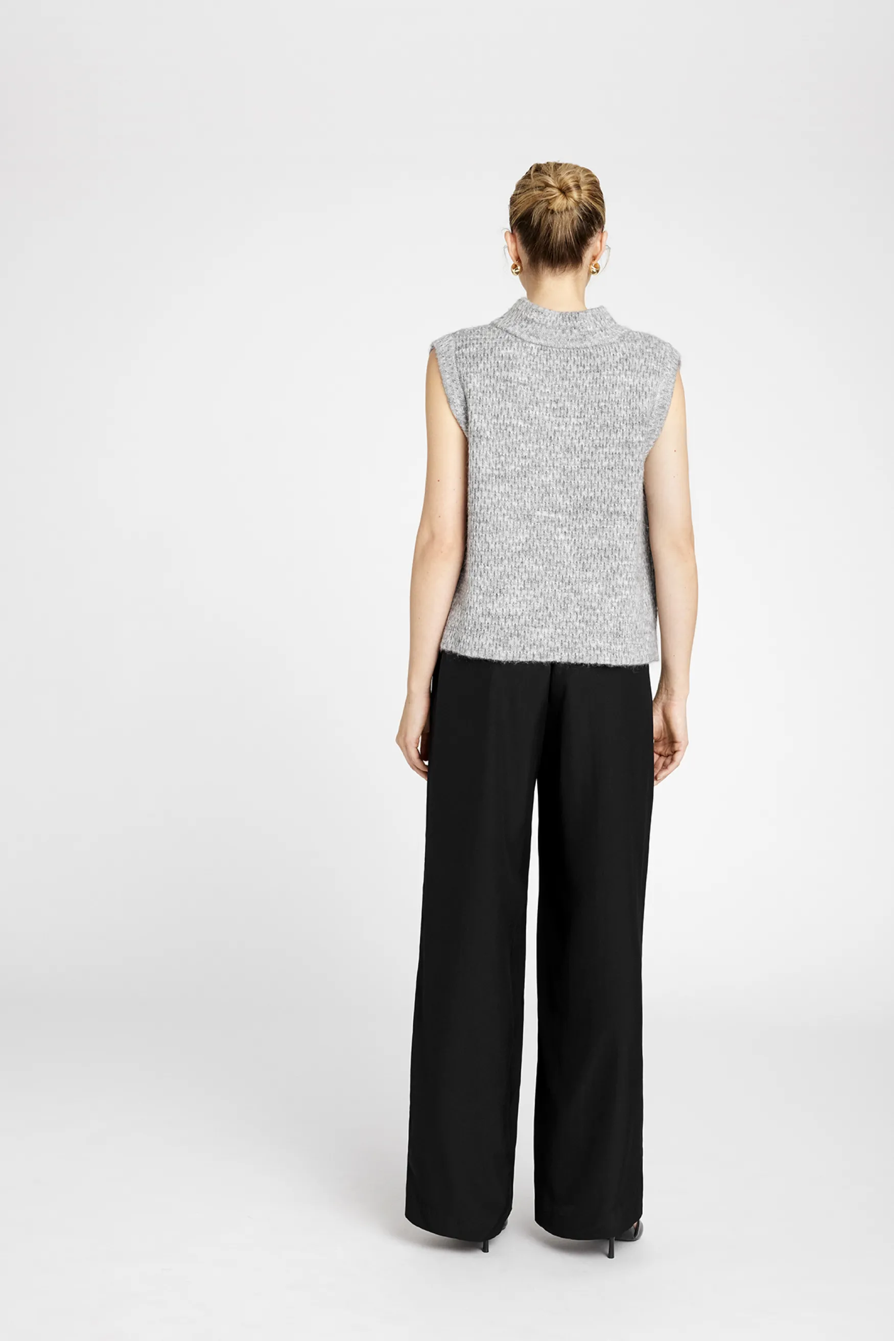 connie_knit_vest_off_whit_2.webp Fashion Gustav Connie knit vest, off white