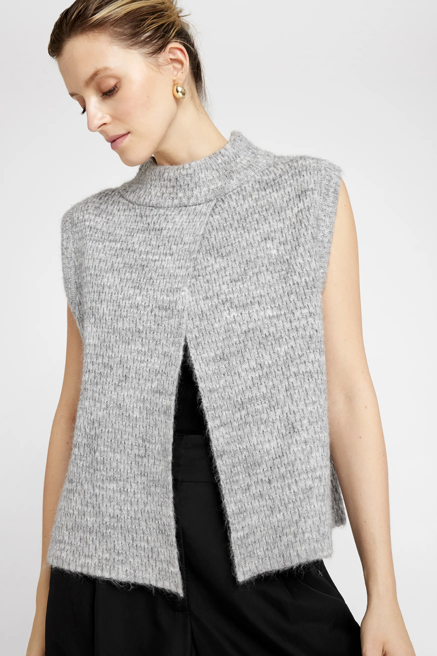 connie_knit_vest_off_whit_3.webp Fashion Gustav Connie knit vest, off white