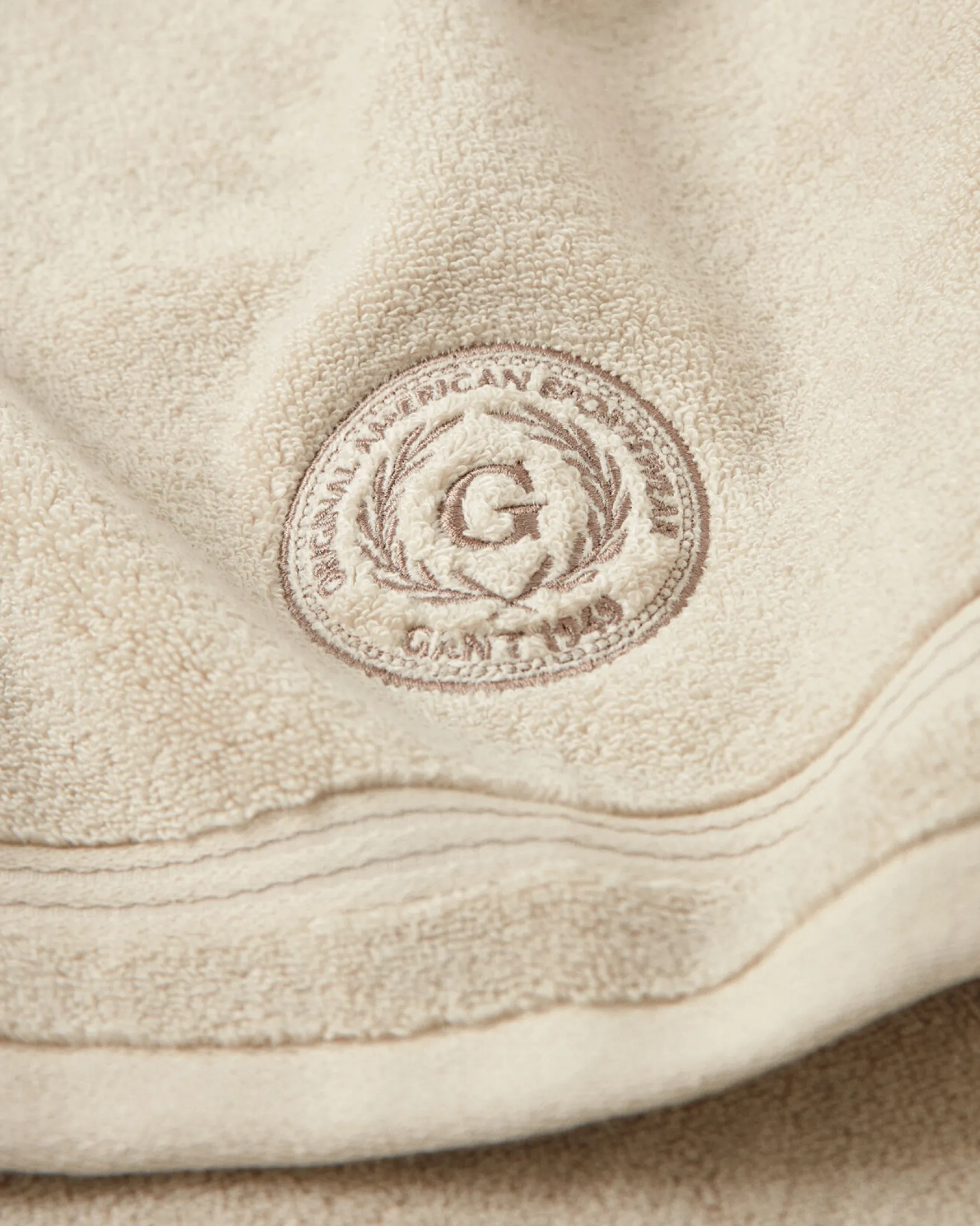 New Gant Home Crest towel 30x50, putty
