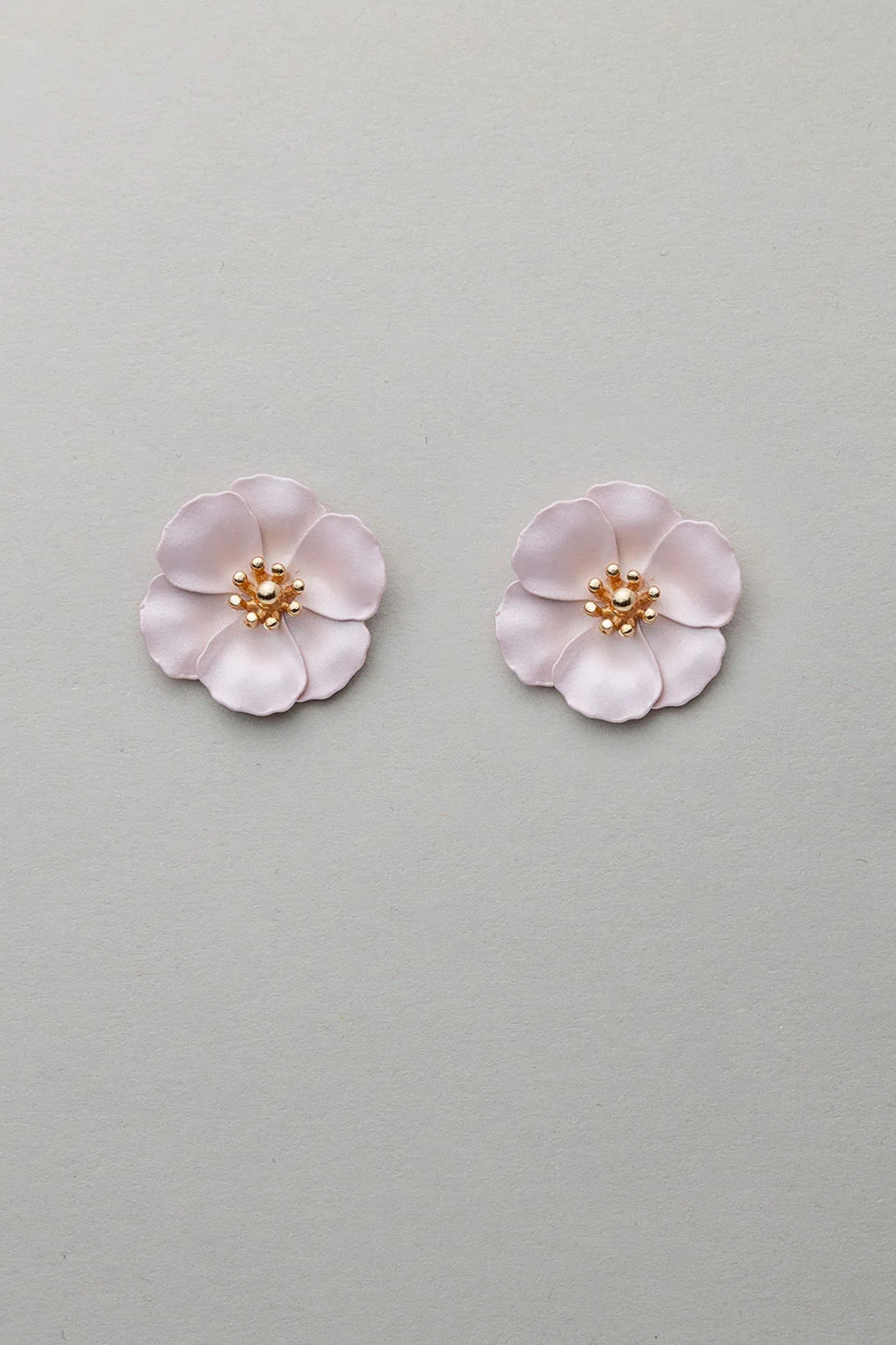 New BOW19 details Flower small earrings, light pearl pink