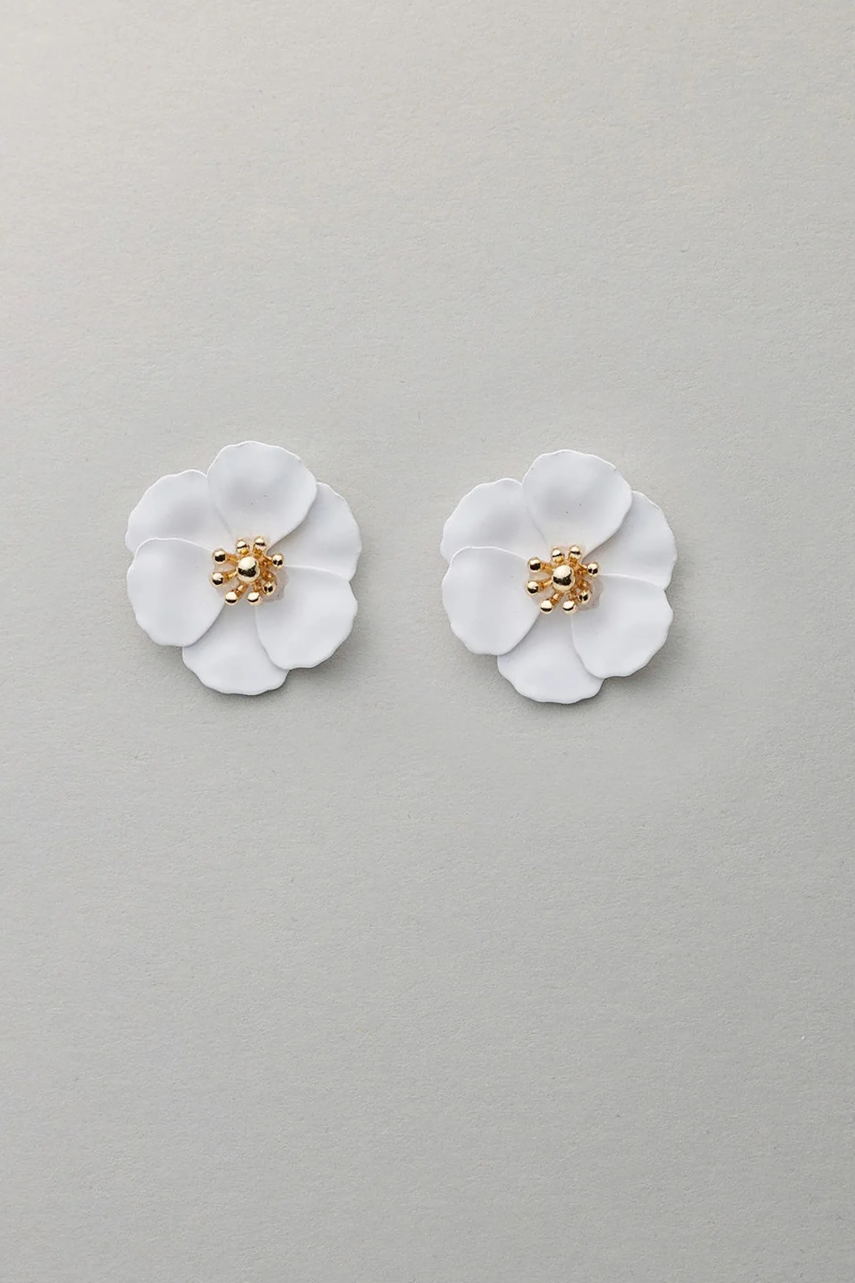 Sale BOW19 details Flower small earrings, matt white