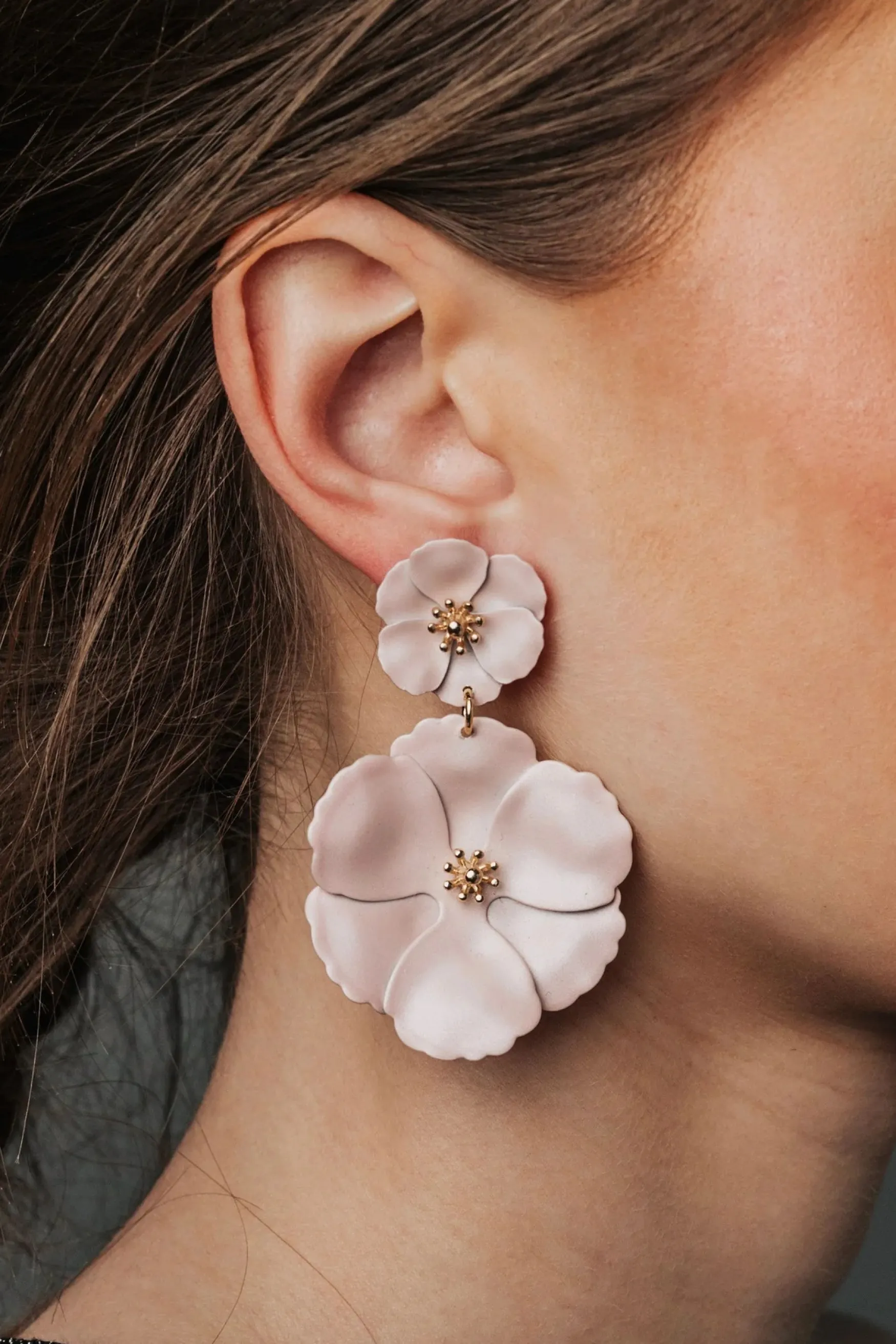 Sale BOW19 details Flower twin earrings, light pearl pink