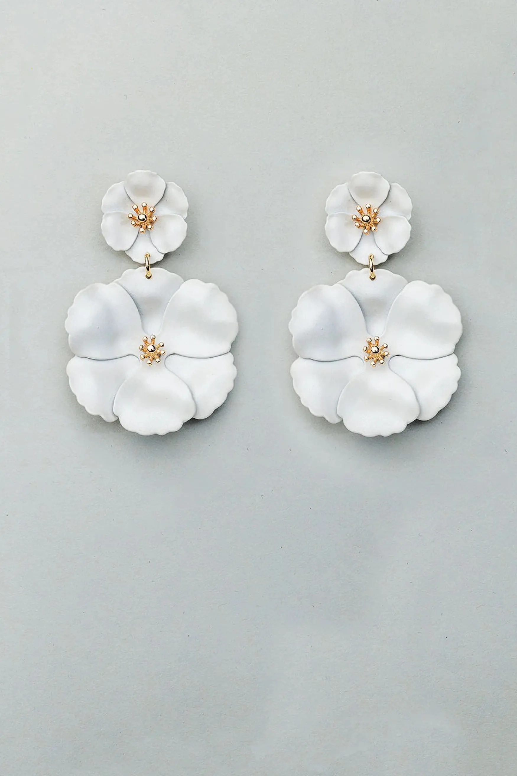 Hot BOW19 details Flower twin earrings, matt white