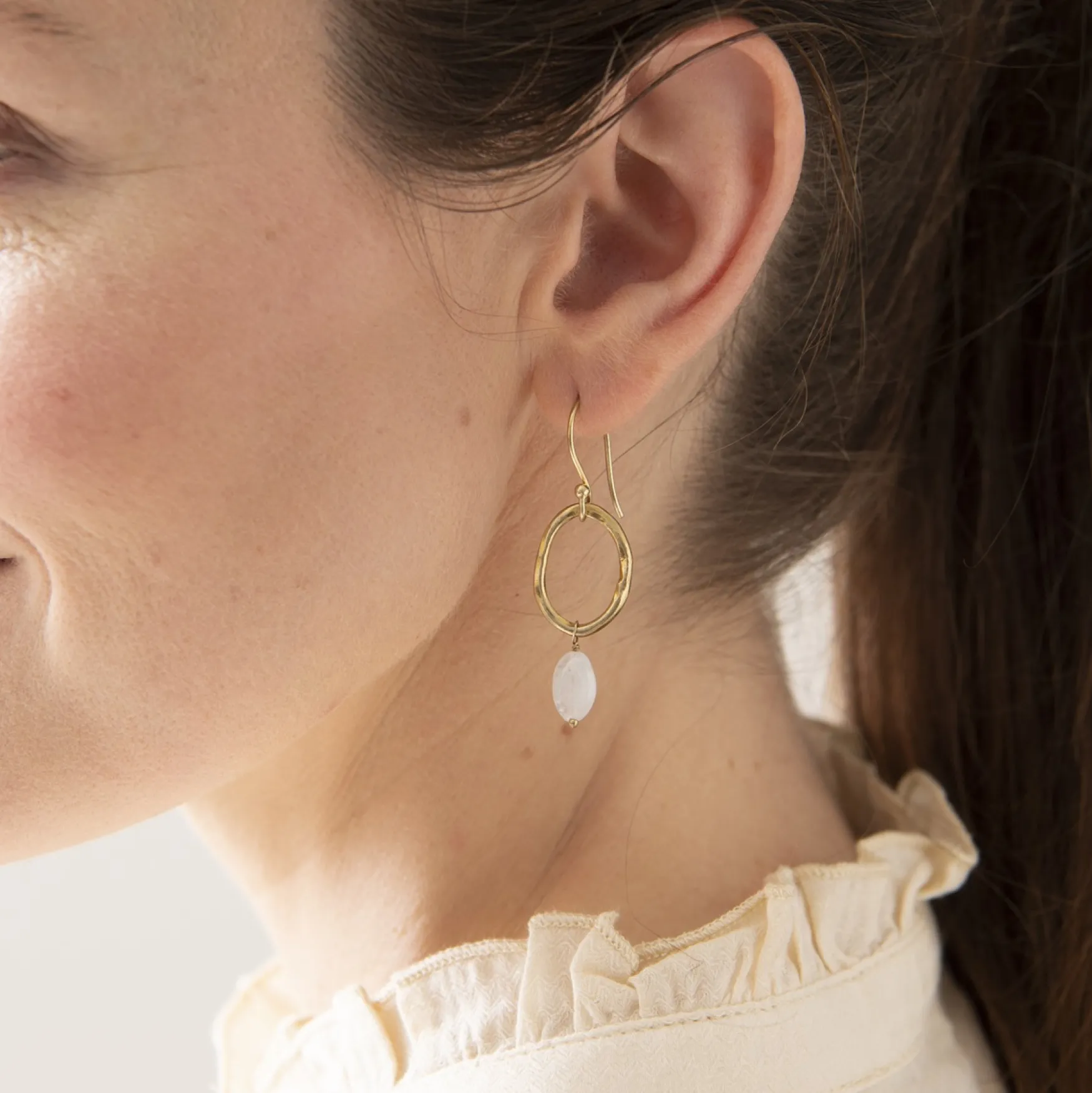 Fashion A Beautiful Story Graceful moonstone gold earrings