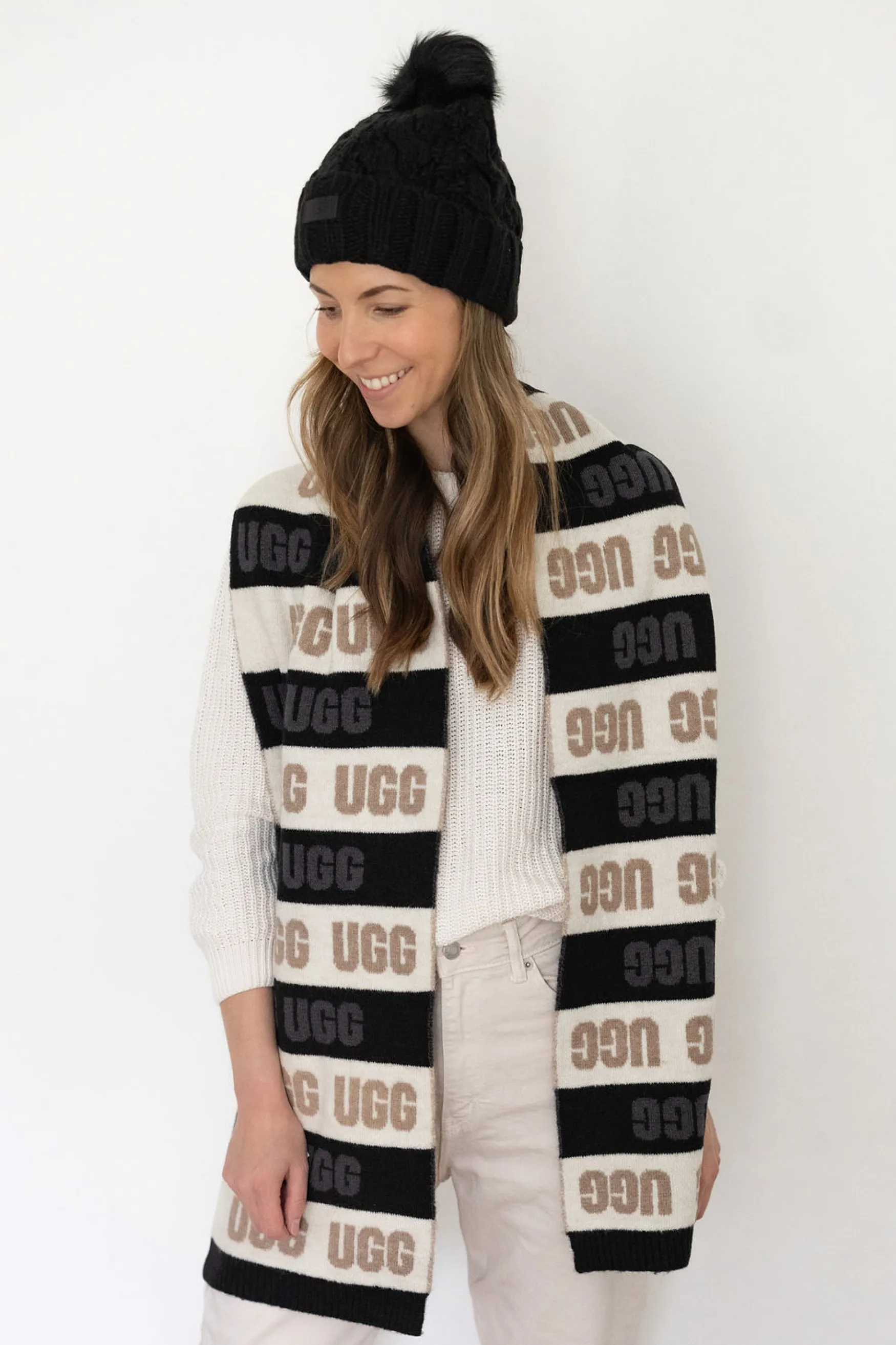 Outlet UGG Graphic logo scarf, black multi