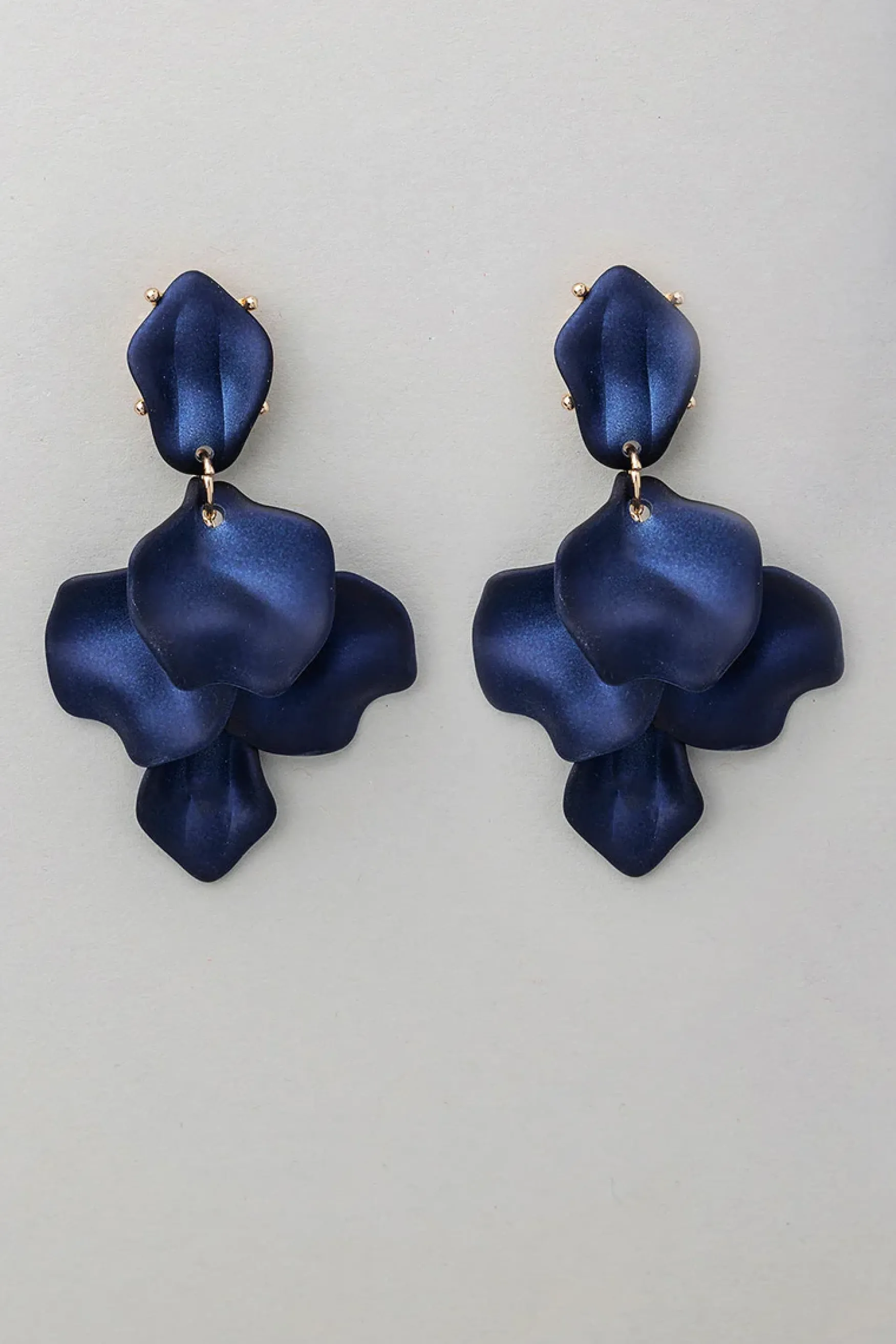 Fashion BOW19 details Leaf earrings, midnight blue