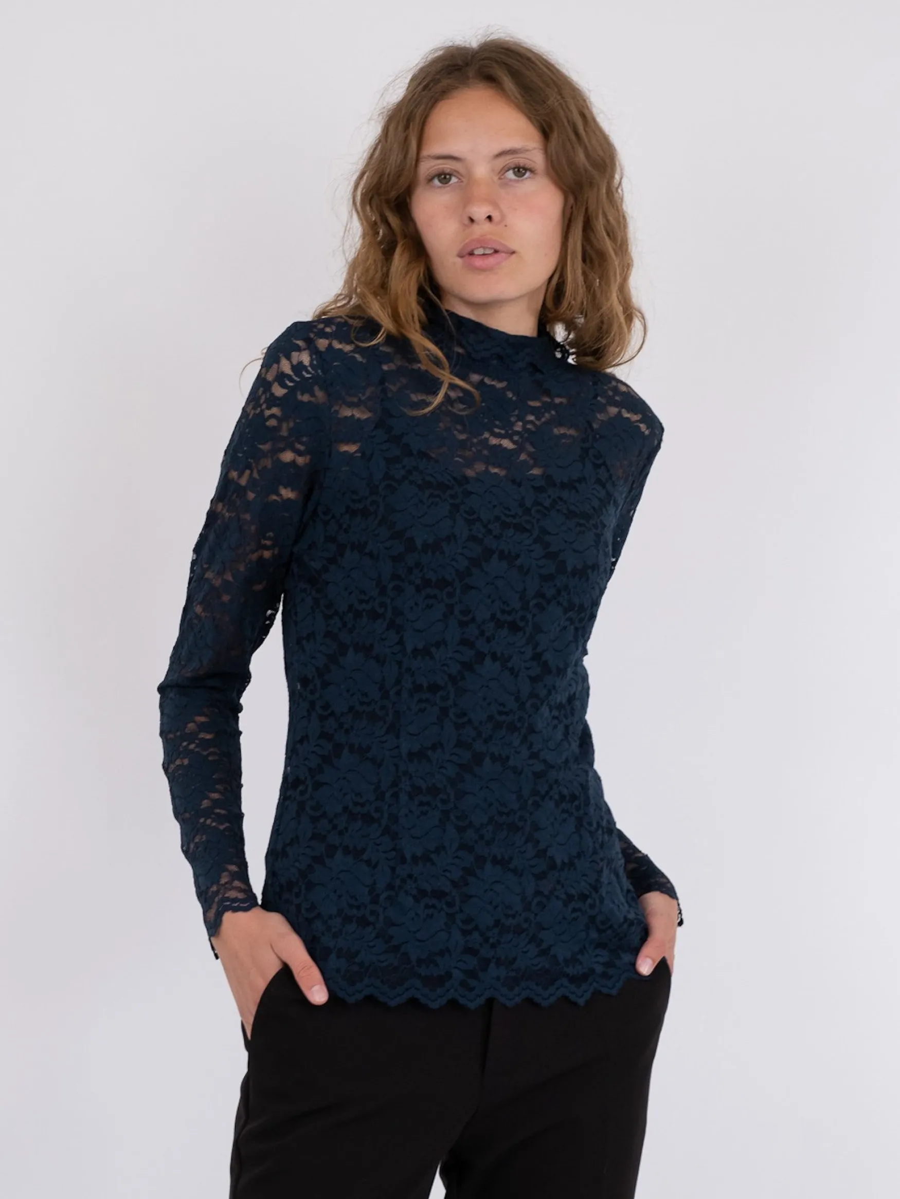 liza_laceflower_blouse_na_2.webp New Neo Noir Liza laceflower blouse, navy