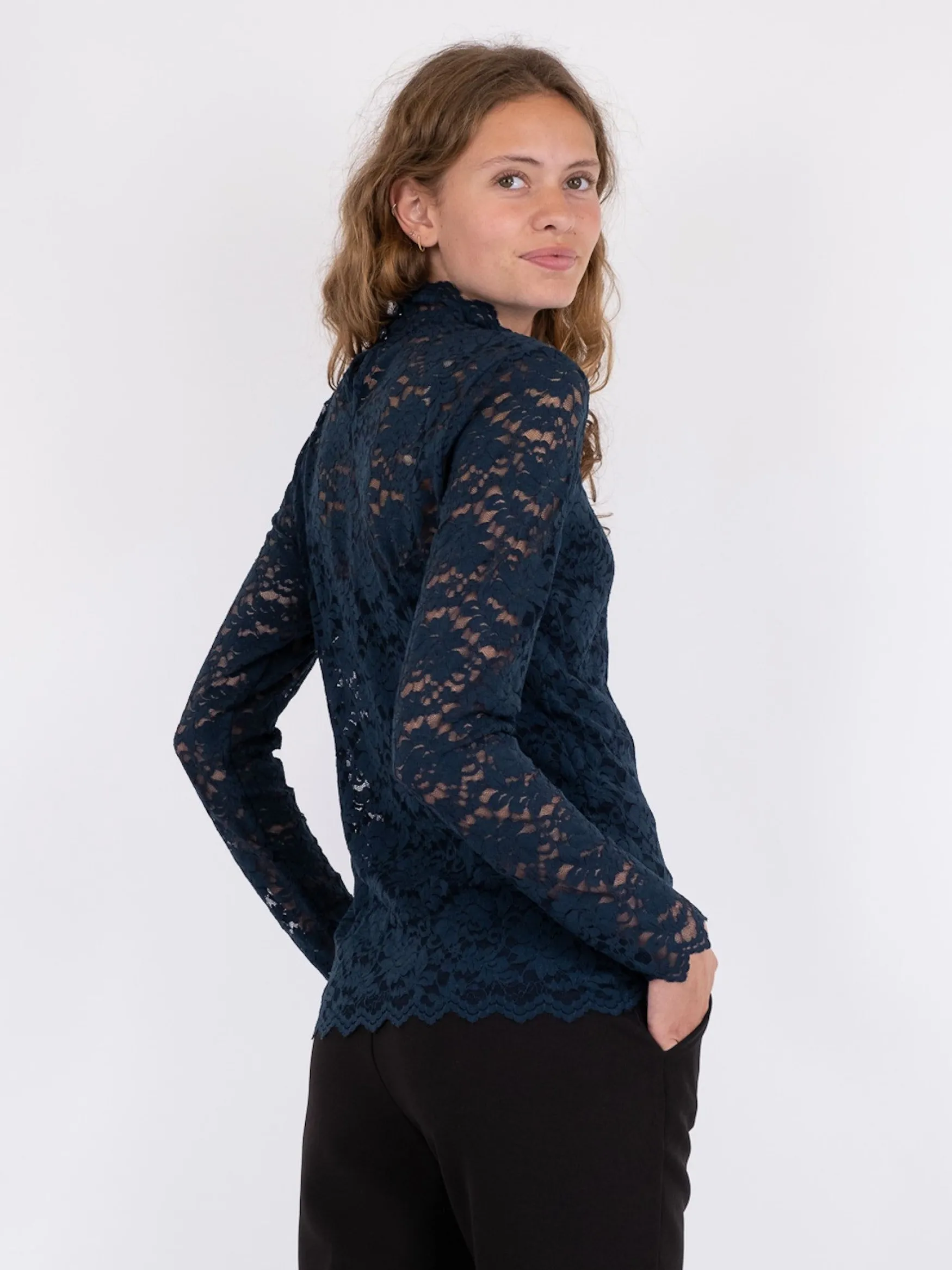 liza_laceflower_blouse_na_3.webp New Neo Noir Liza laceflower blouse, navy