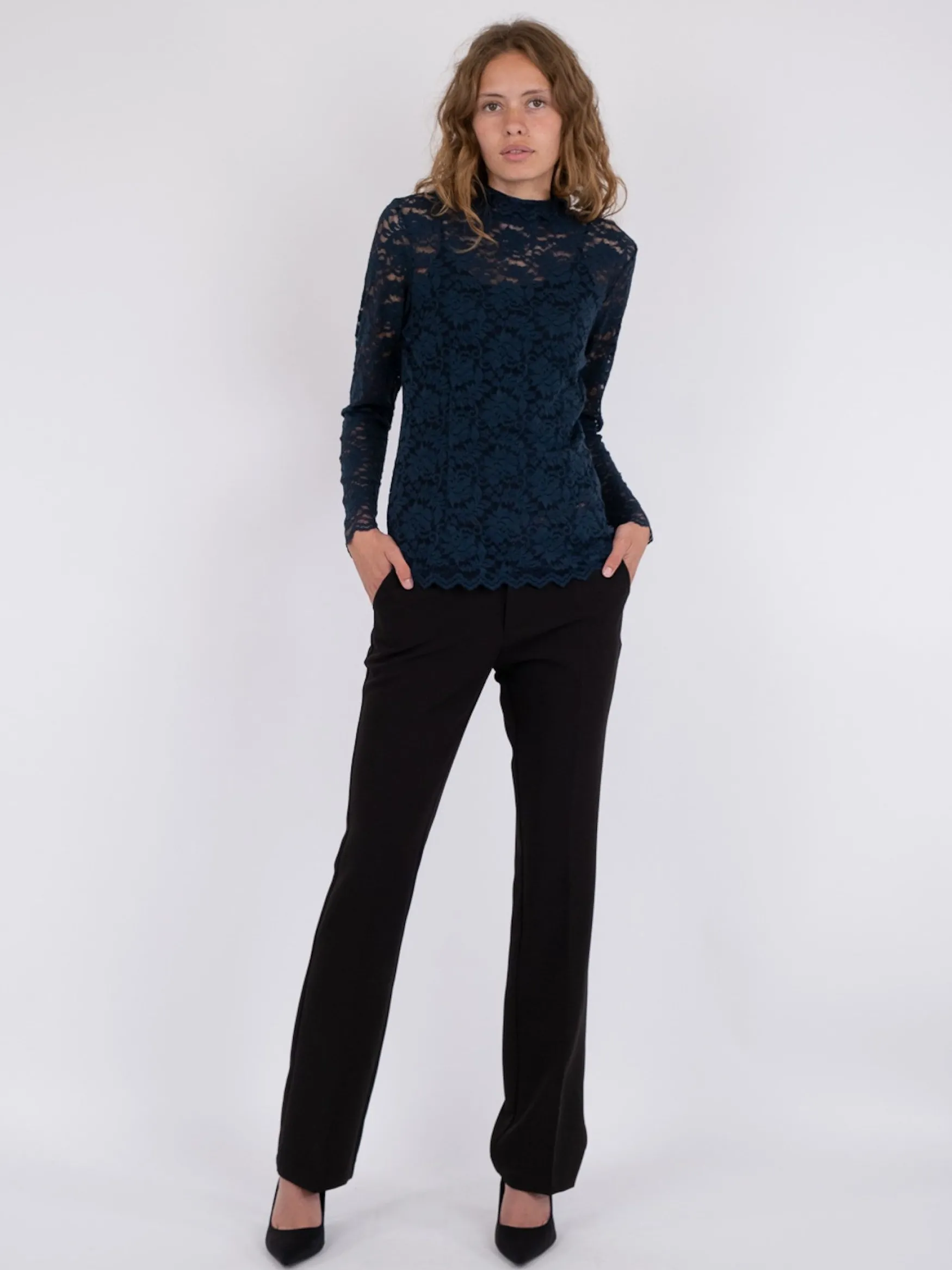 liza_laceflower_blouse_na_4.webp New Neo Noir Liza laceflower blouse, navy
