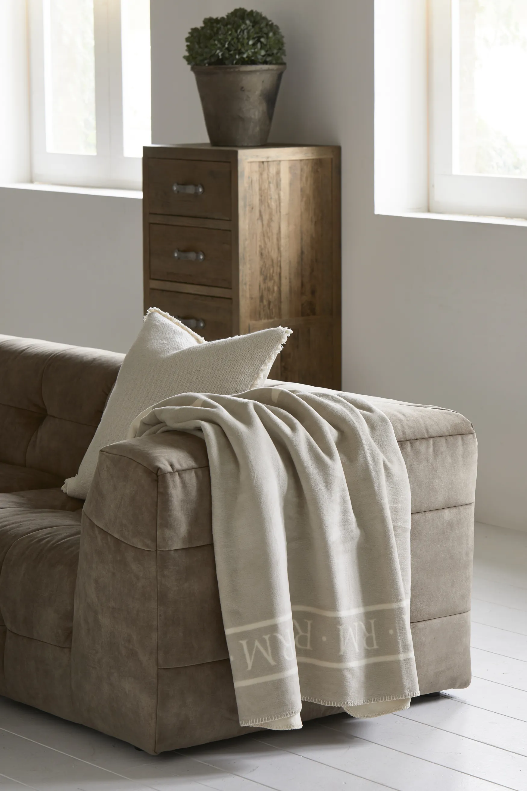 Fashion Rivièra Maison RM logo throw 180X150